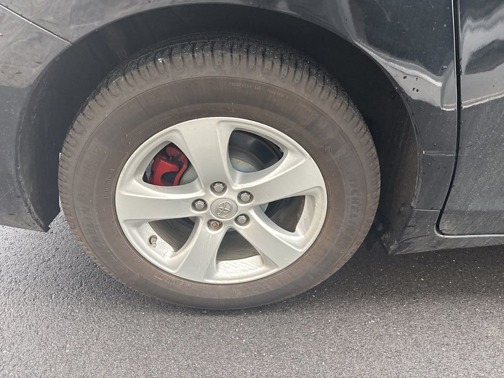 Thumbnail: 2014 Toyota Sienna - 16