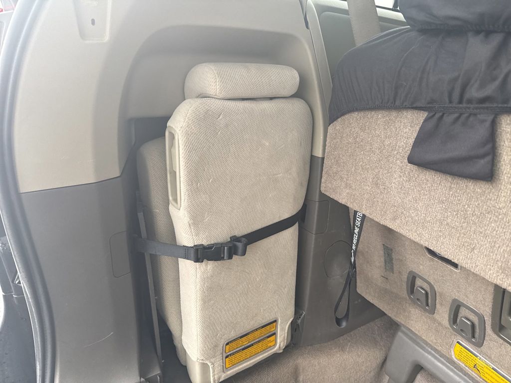 Thumbnail: 2014 Toyota Sienna - 8