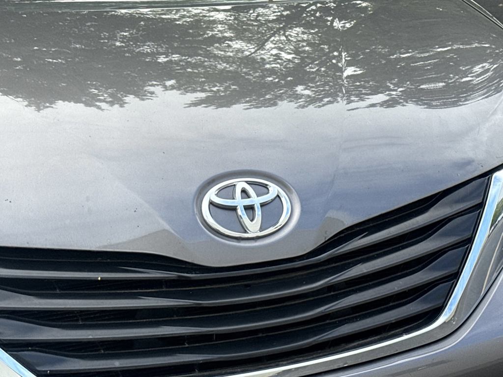 Thumbnail: 2012 Toyota Sienna - 4