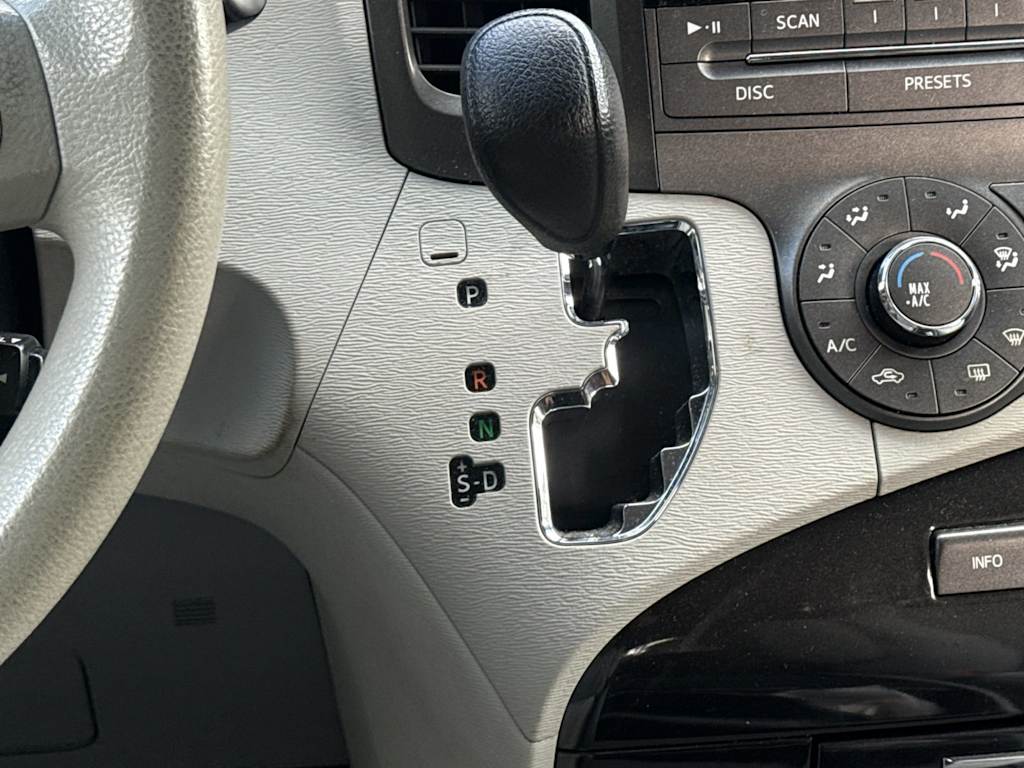 Thumbnail: 2012 Toyota Sienna - 13