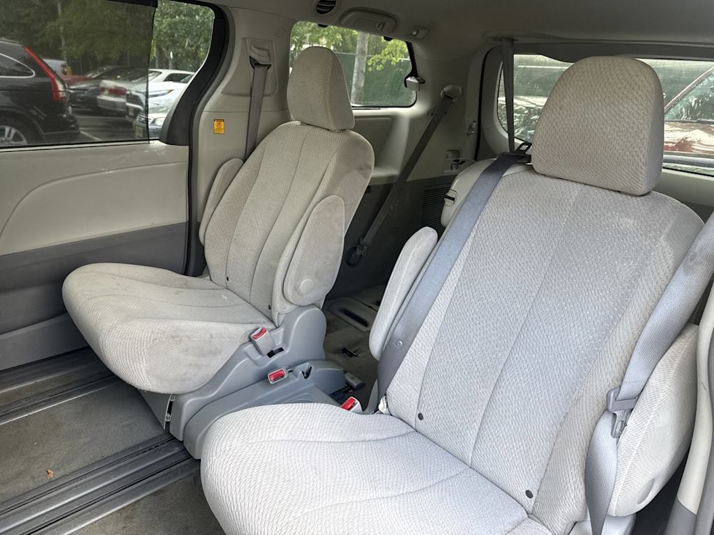 Thumbnail: 2012 Toyota Sienna - 9