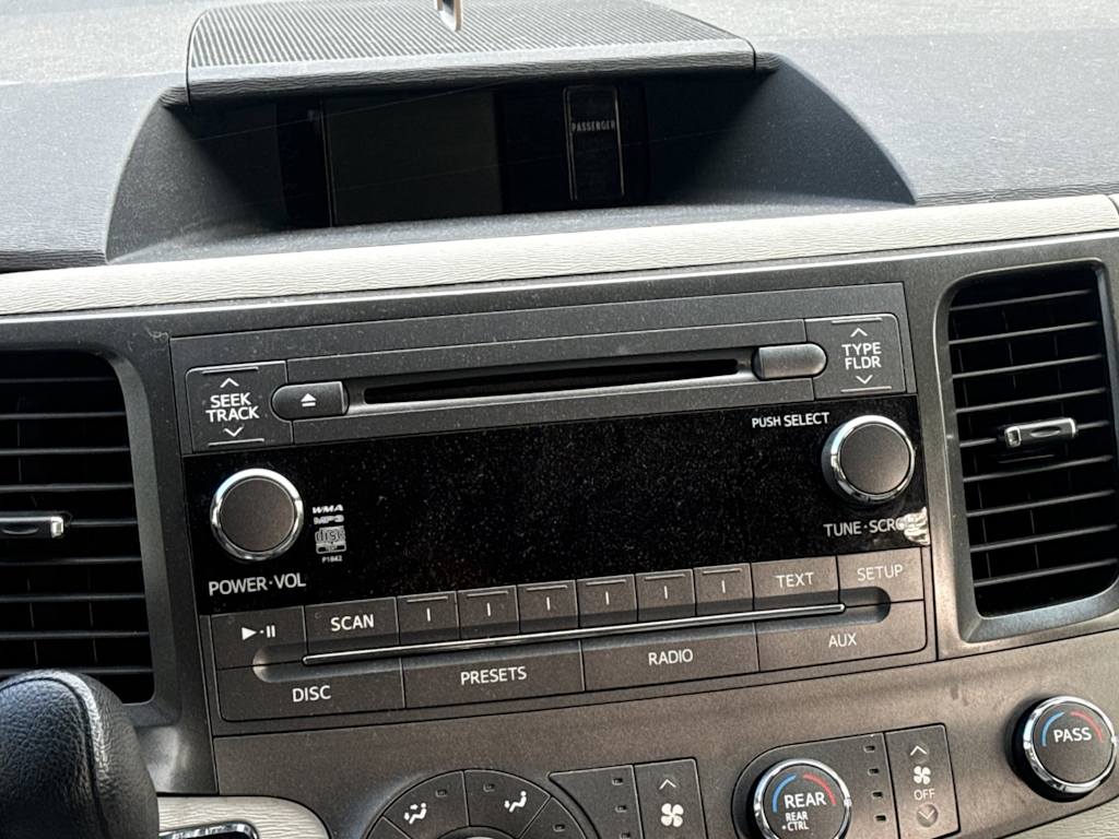 Thumbnail: 2012 Toyota Sienna - 12