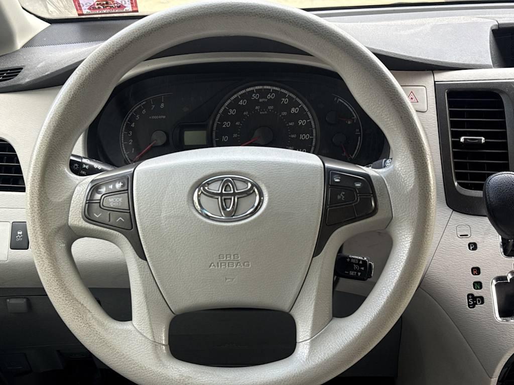 Thumbnail: 2012 Toyota Sienna - 10