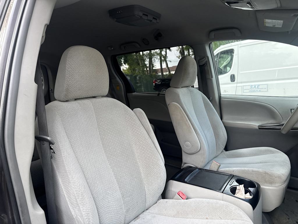 Thumbnail: 2012 Toyota Sienna - 8