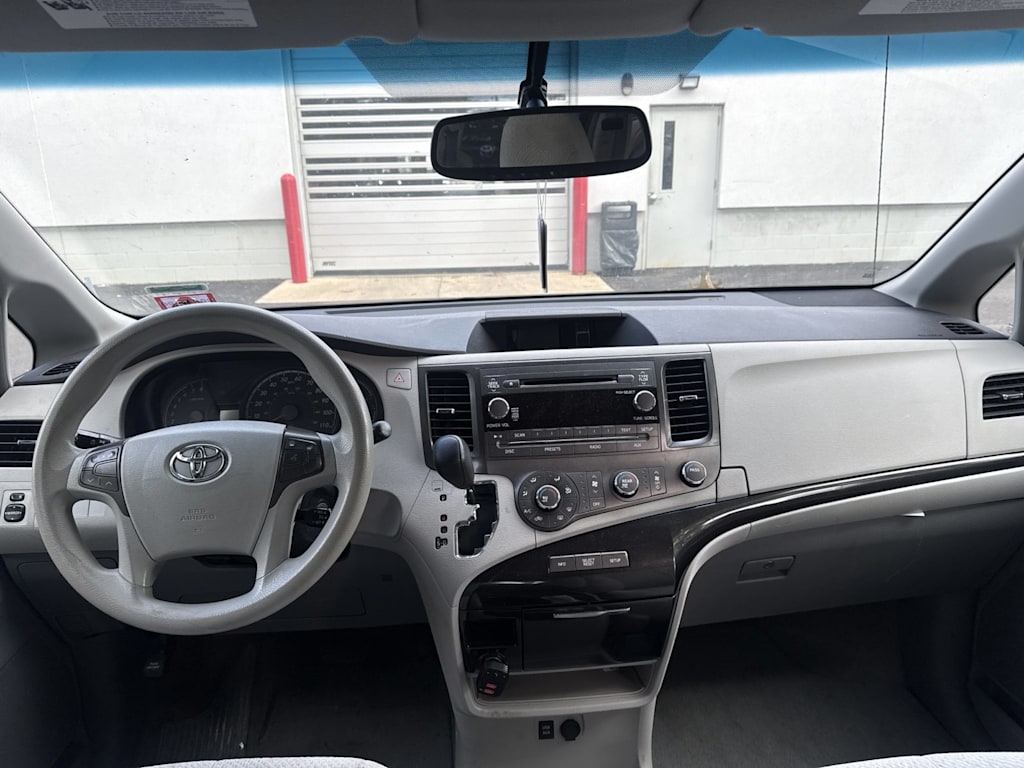 Thumbnail: 2012 Toyota Sienna - 11