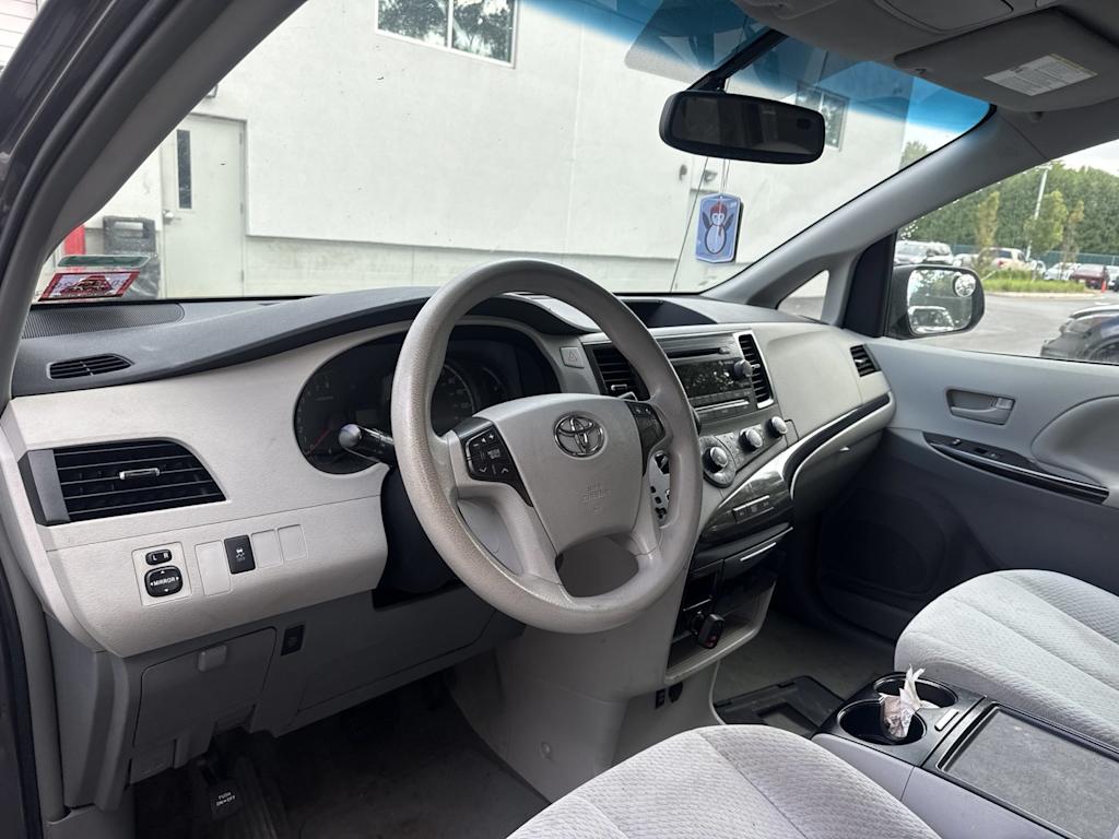 Thumbnail: 2012 Toyota Sienna - 2