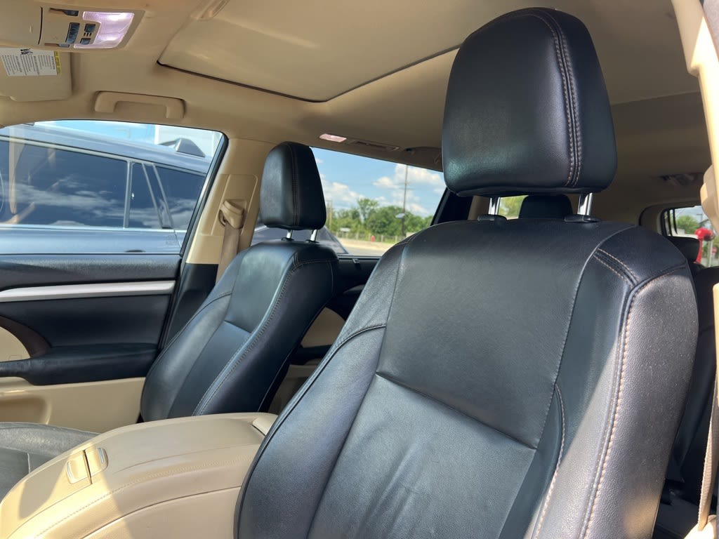 Thumbnail: 2014 Toyota Highlander - 4