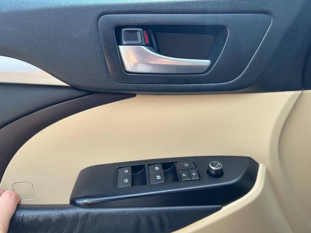 Thumbnail: 2014 Toyota Highlander - 14
