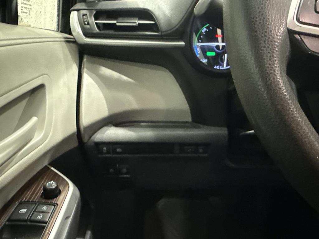Thumbnail: 2021 Toyota Sienna - 22