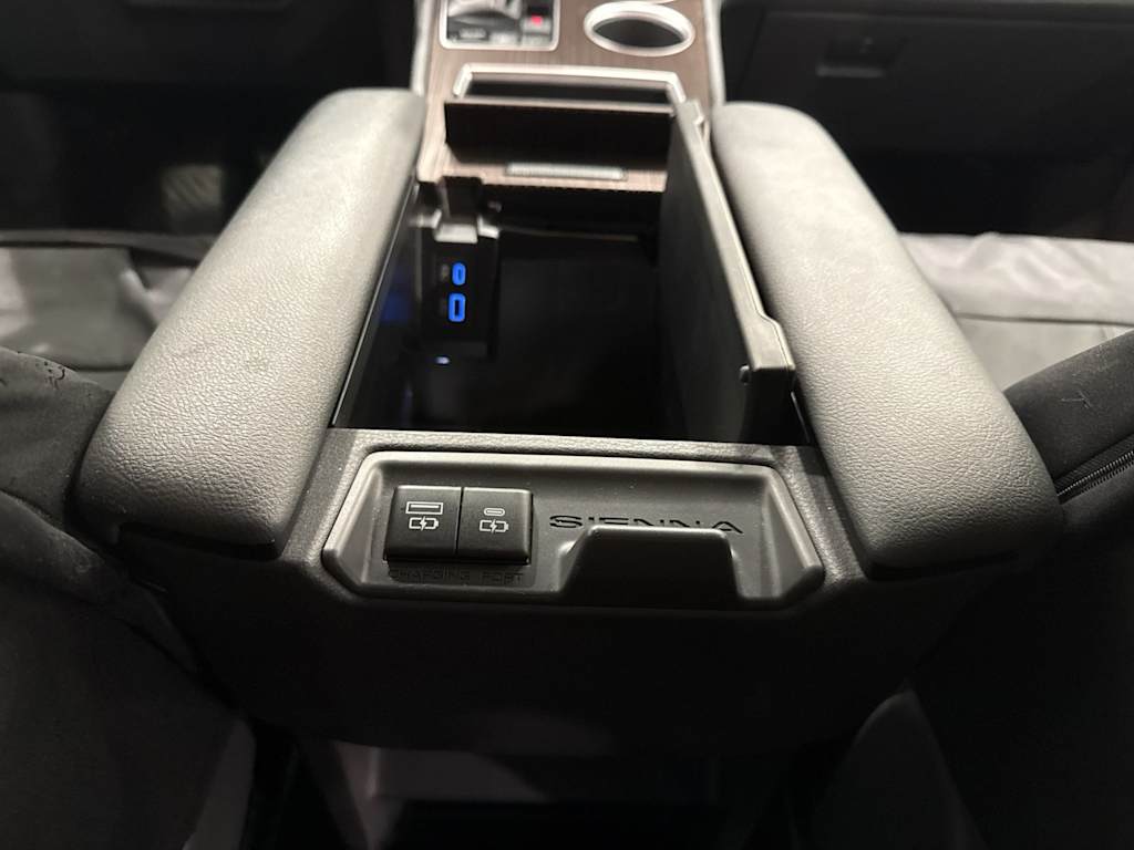 Thumbnail: 2021 Toyota Sienna - 23