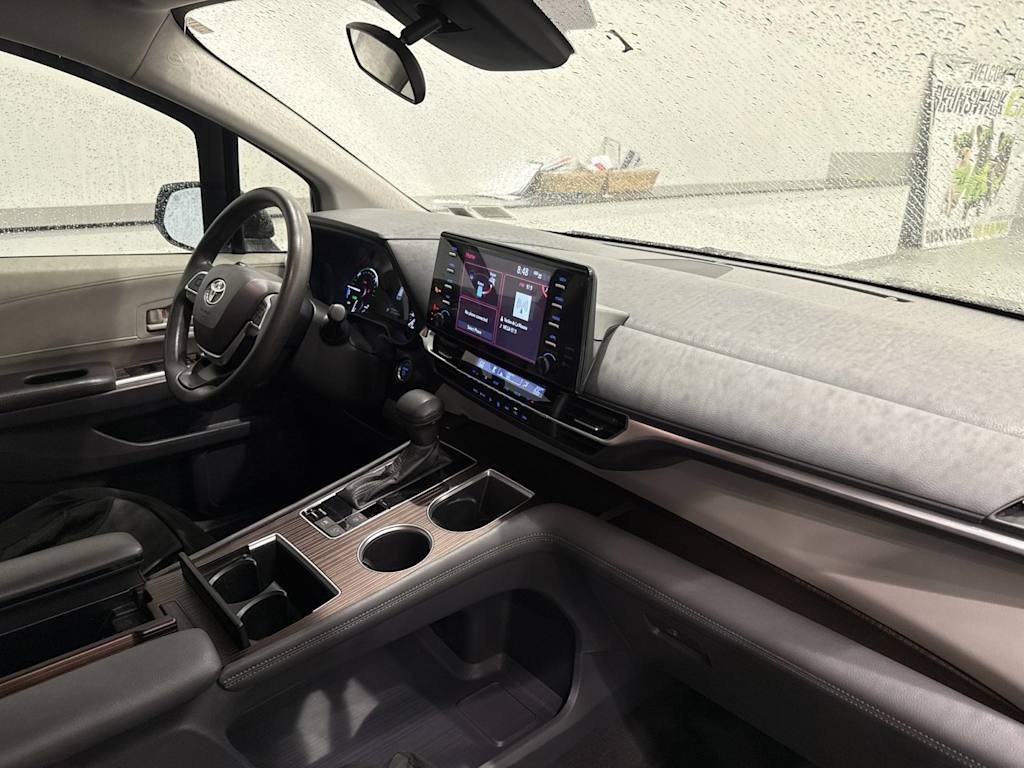 Thumbnail: 2021 Toyota Sienna - 8
