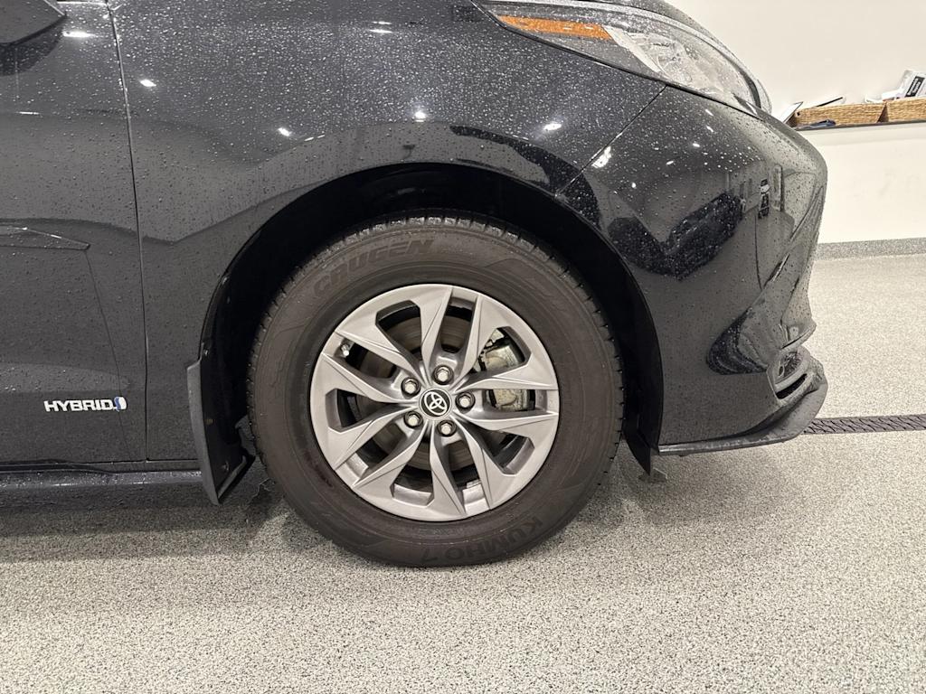 Thumbnail: 2021 Toyota Sienna - 7