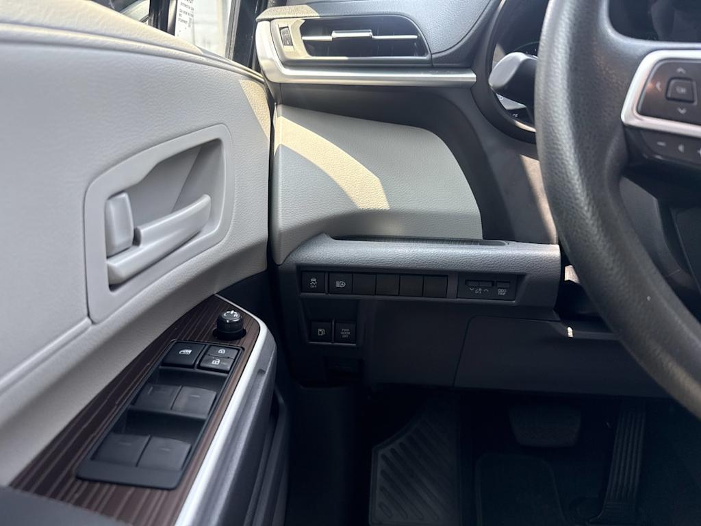 Thumbnail: 2021 Toyota Sienna - 22