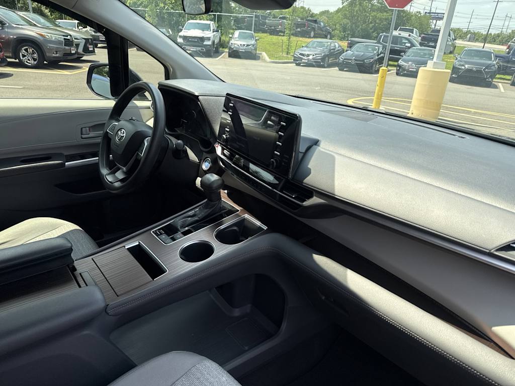 Thumbnail: 2021 Toyota Sienna - 8
