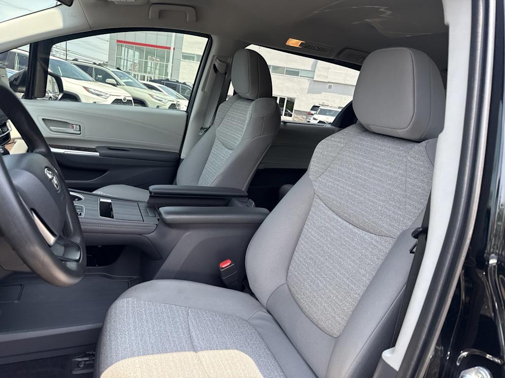 Thumbnail: 2021 Toyota Sienna - 9