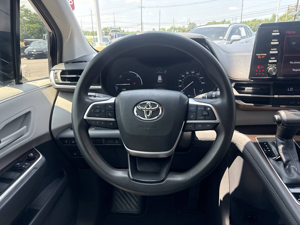 Thumbnail: 2021 Toyota Sienna - 12
