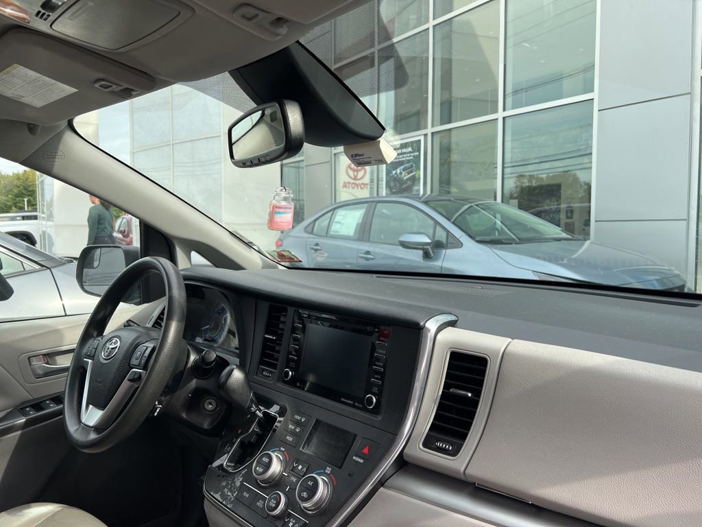 Thumbnail: 2018 Toyota Sienna - 2