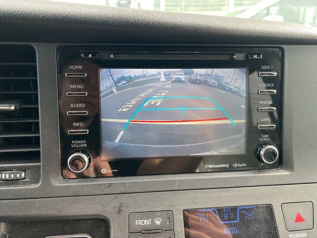 Thumbnail: 2018 Toyota Sienna - 7