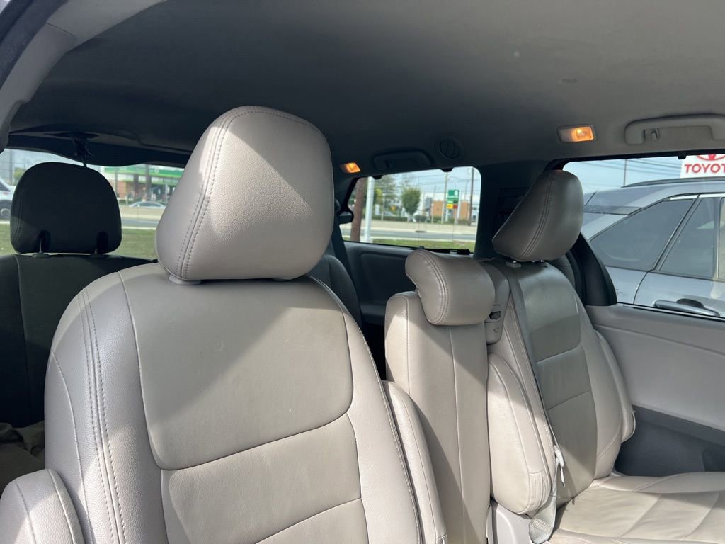Thumbnail: 2018 Toyota Sienna - 5