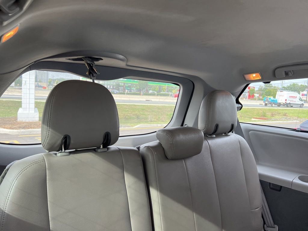 Thumbnail: 2018 Toyota Sienna - 6