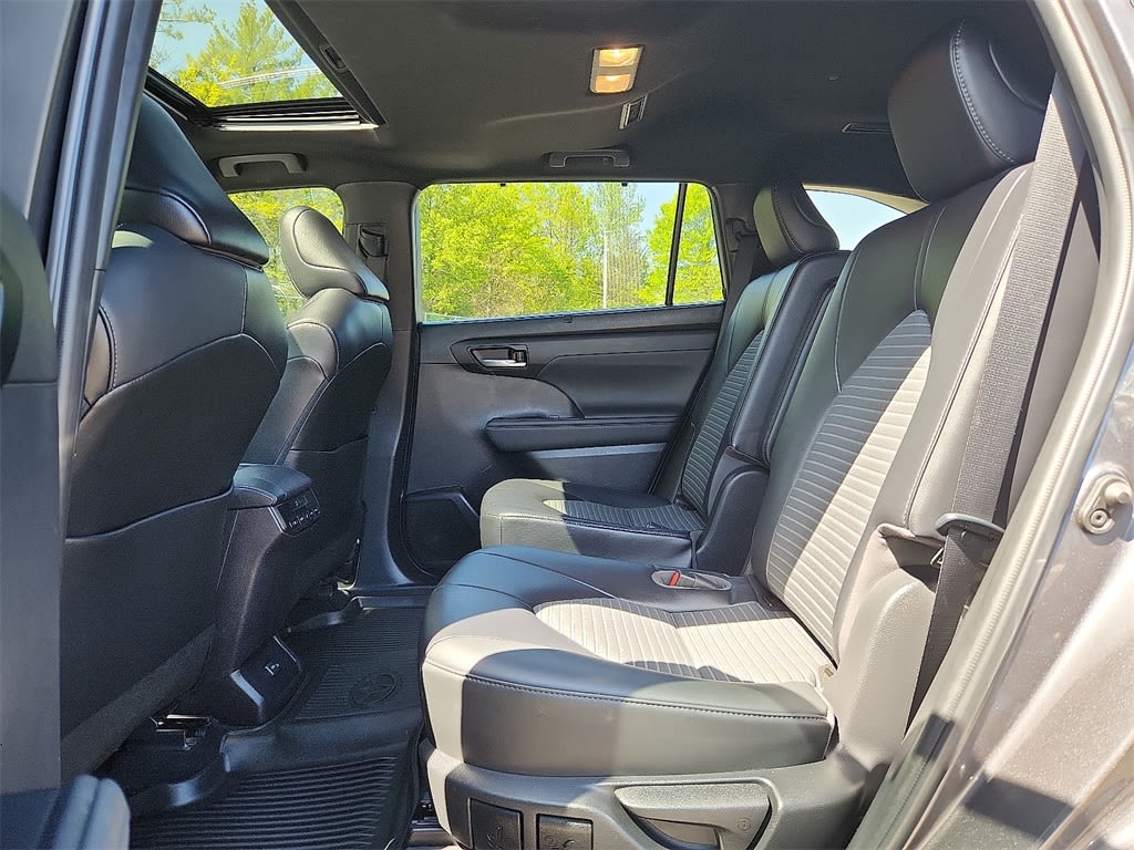 2022 Toyota Highlander XSE 11