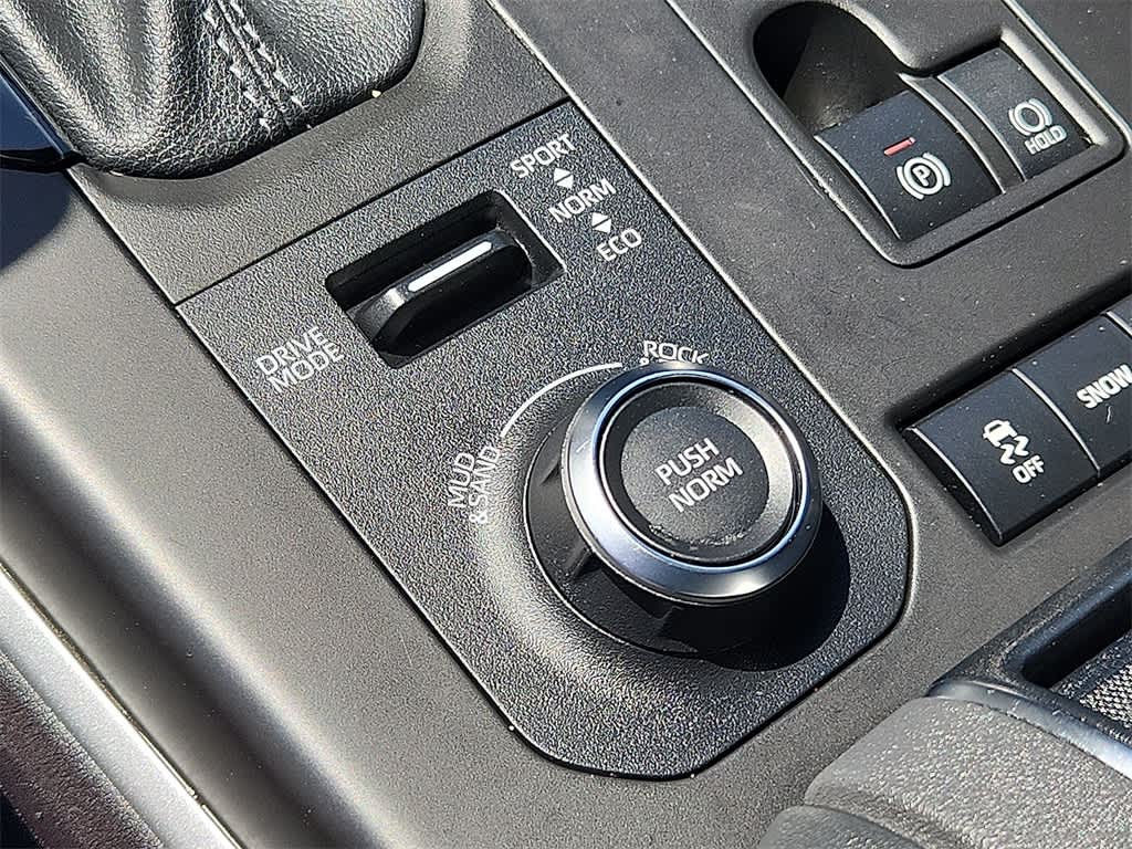 2022 Toyota Highlander XSE 28