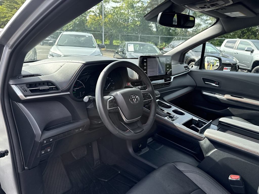 Thumbnail: 2024 Toyota Sienna - 2