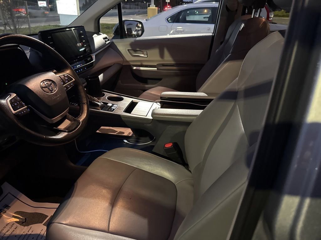 Thumbnail: 2021 Toyota Sienna - 5