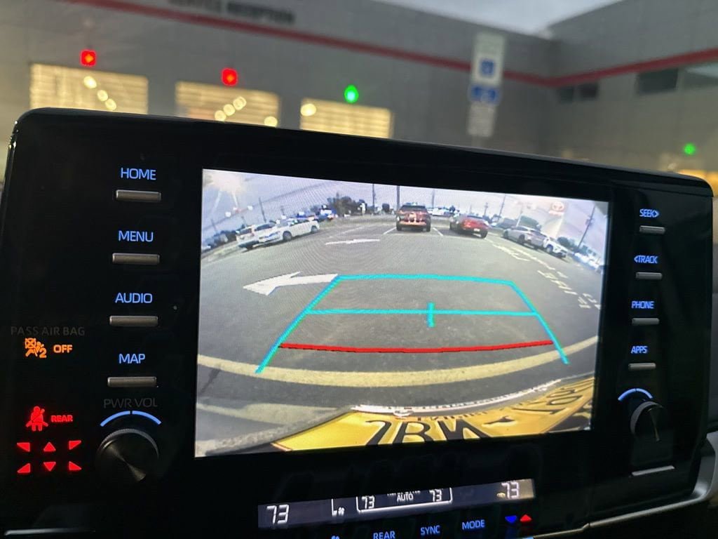 Thumbnail: 2021 Toyota Sienna - 8