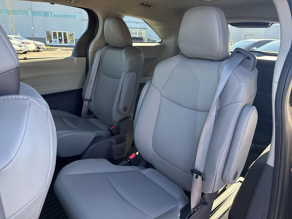 Thumbnail: 2021 Toyota Sienna - 11