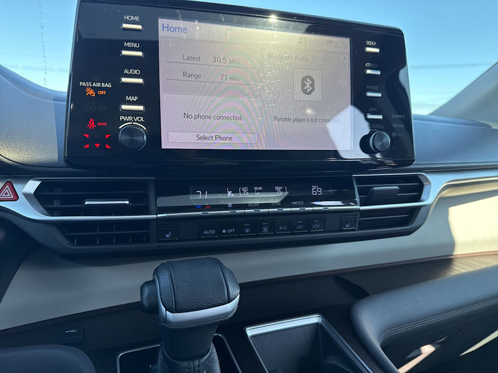 Thumbnail: 2021 Toyota Sienna - 22