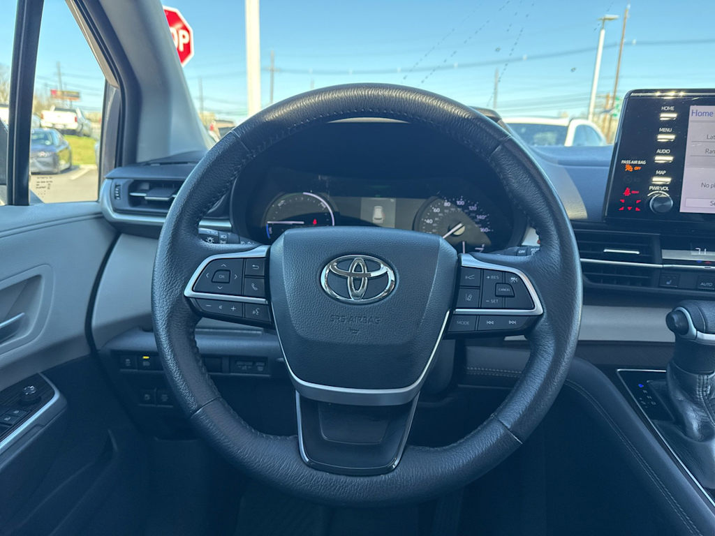 Thumbnail: 2021 Toyota Sienna - 12