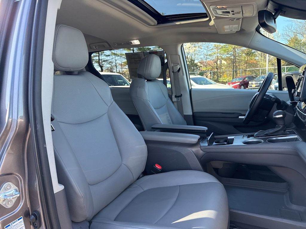 Thumbnail: 2021 Toyota Sienna - 10