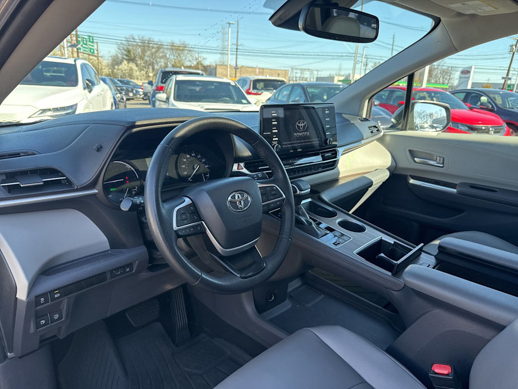 Thumbnail: 2021 Toyota Sienna - 2