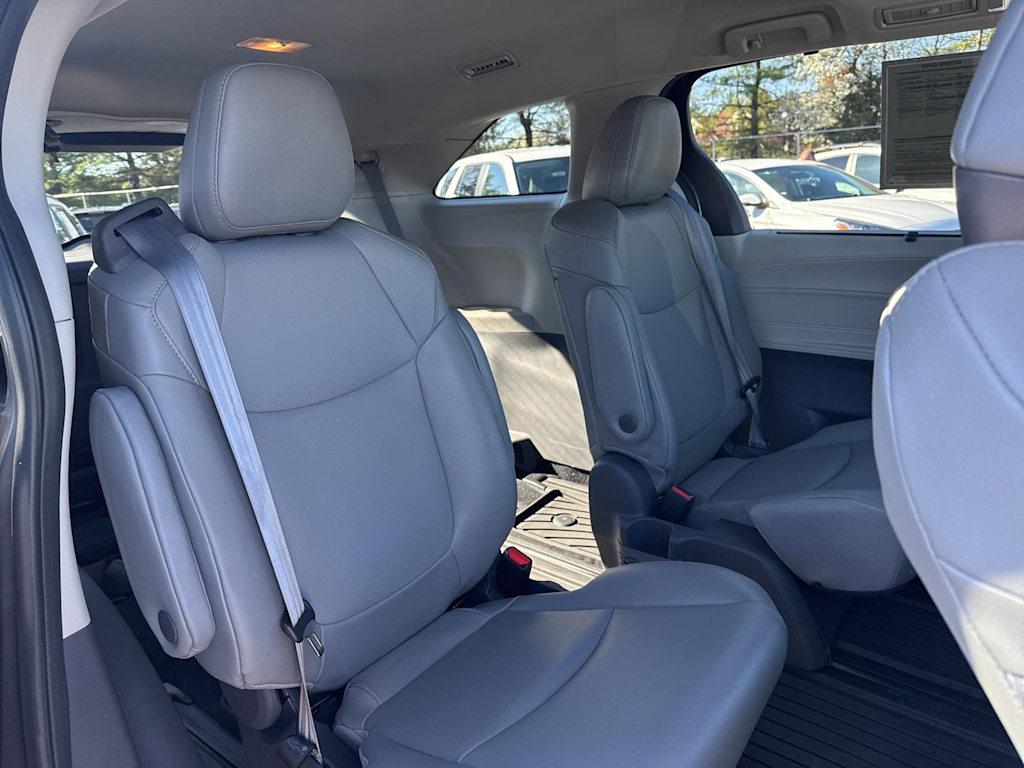 Thumbnail: 2021 Toyota Sienna - 21