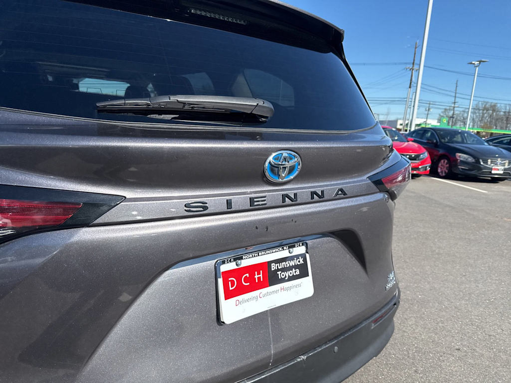 Thumbnail: 2021 Toyota Sienna - 19