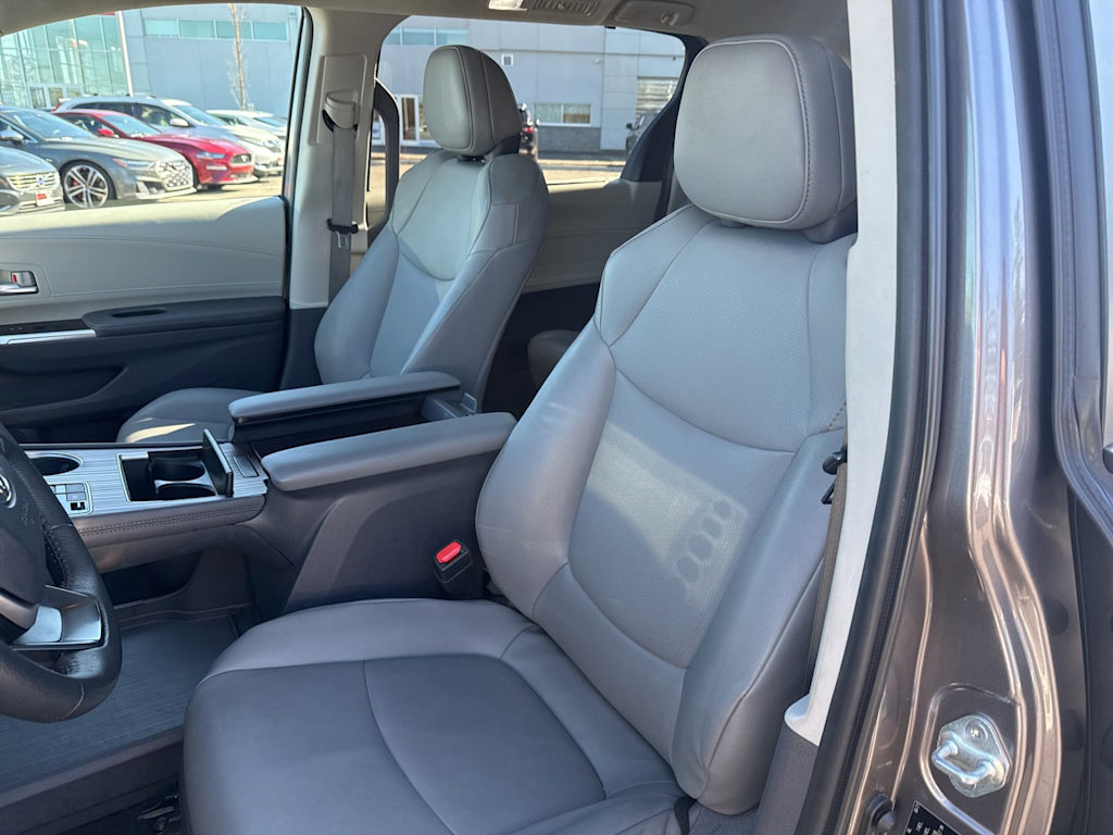 Thumbnail: 2021 Toyota Sienna - 9