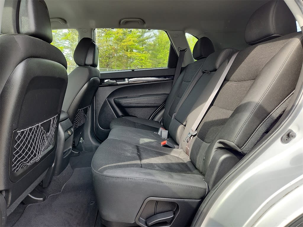 2015 Kia Sorento LX 11