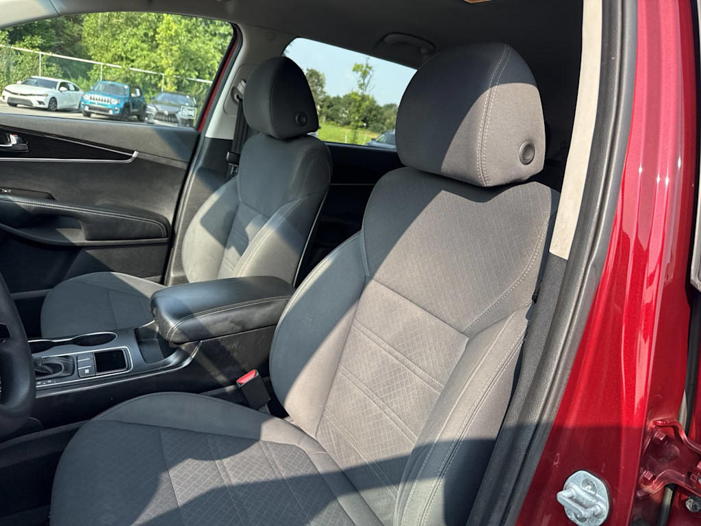 Thumbnail: 2019 Kia Sorento - 9