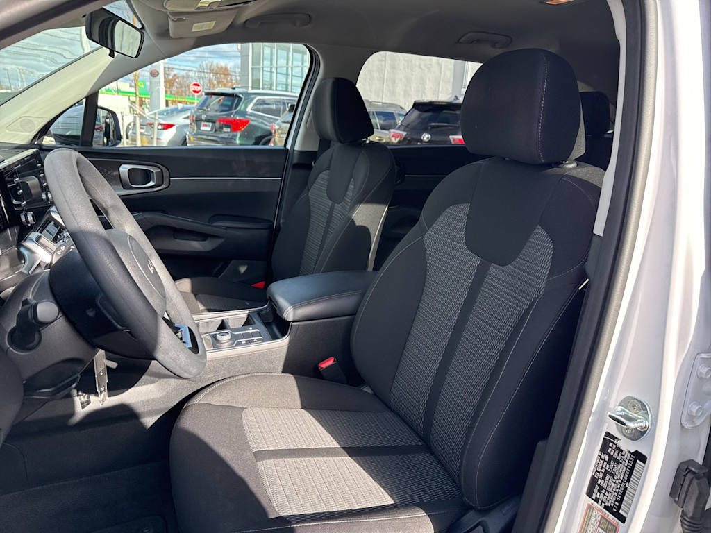 Thumbnail: 2022 Kia Sorento - 9