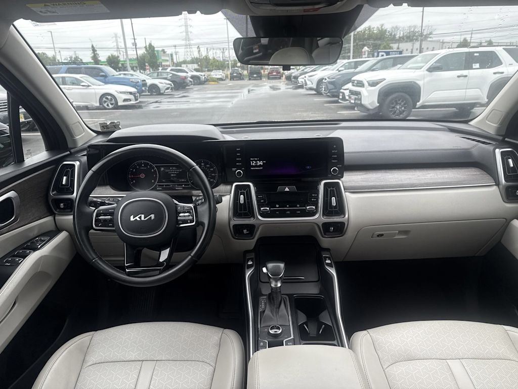Thumbnail: 2022 Kia Sorento - 13