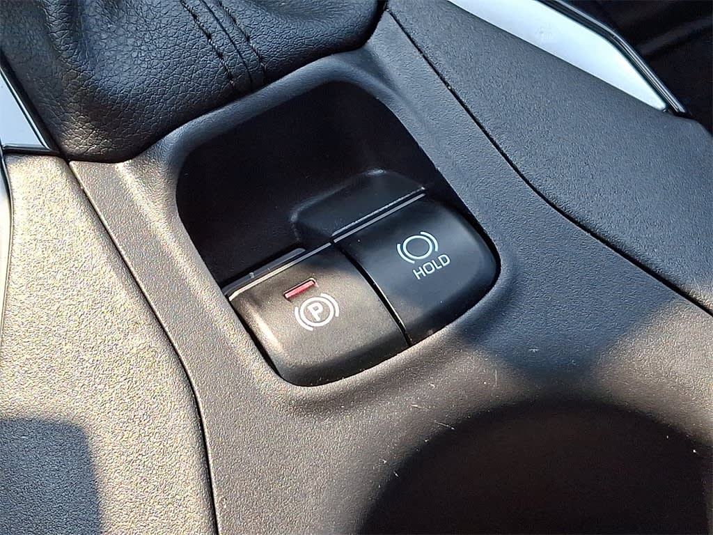 2023 Toyota Corolla Cross LE 28