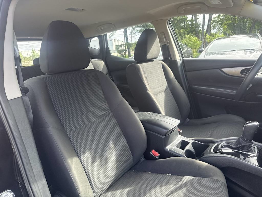 Thumbnail: 2021 Nissan Rogue Sport - 10