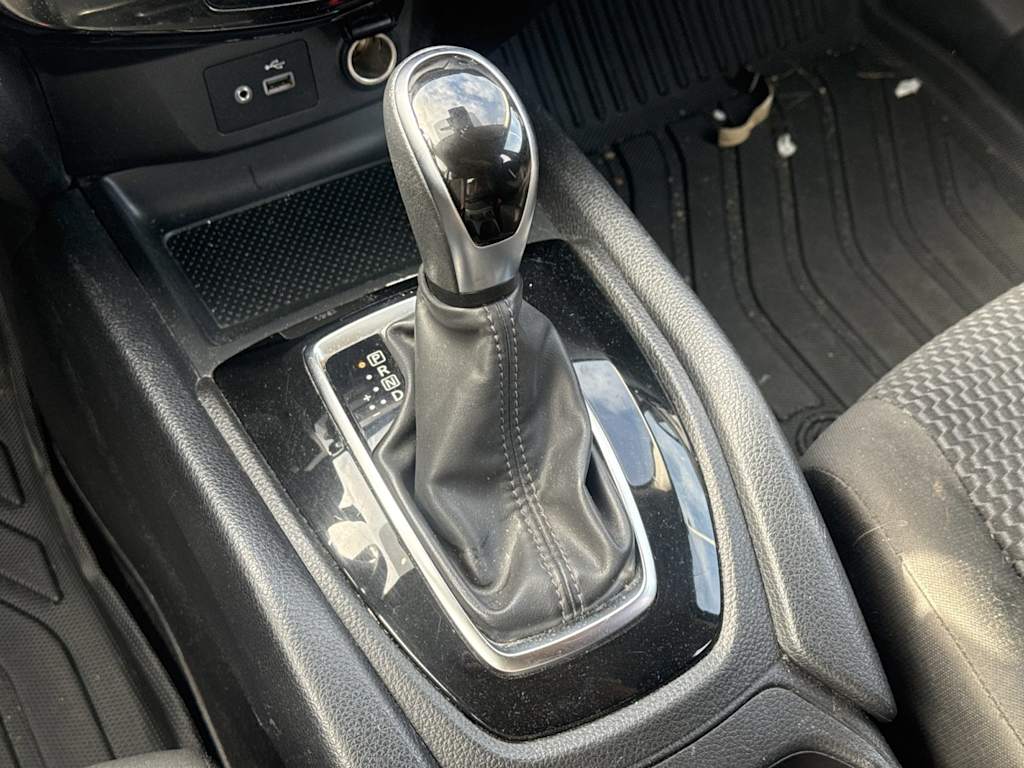 Thumbnail: 2021 Nissan Rogue Sport - 15