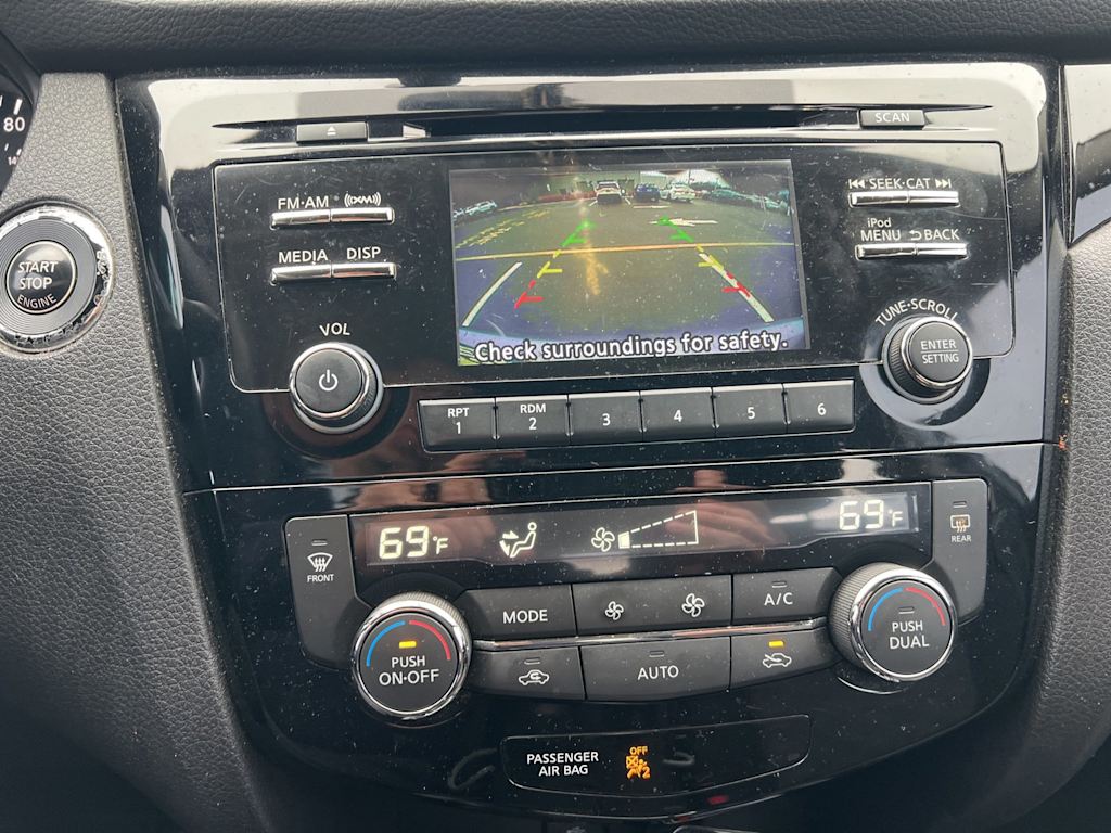 Thumbnail: 2017 Nissan Rogue Sport - 9