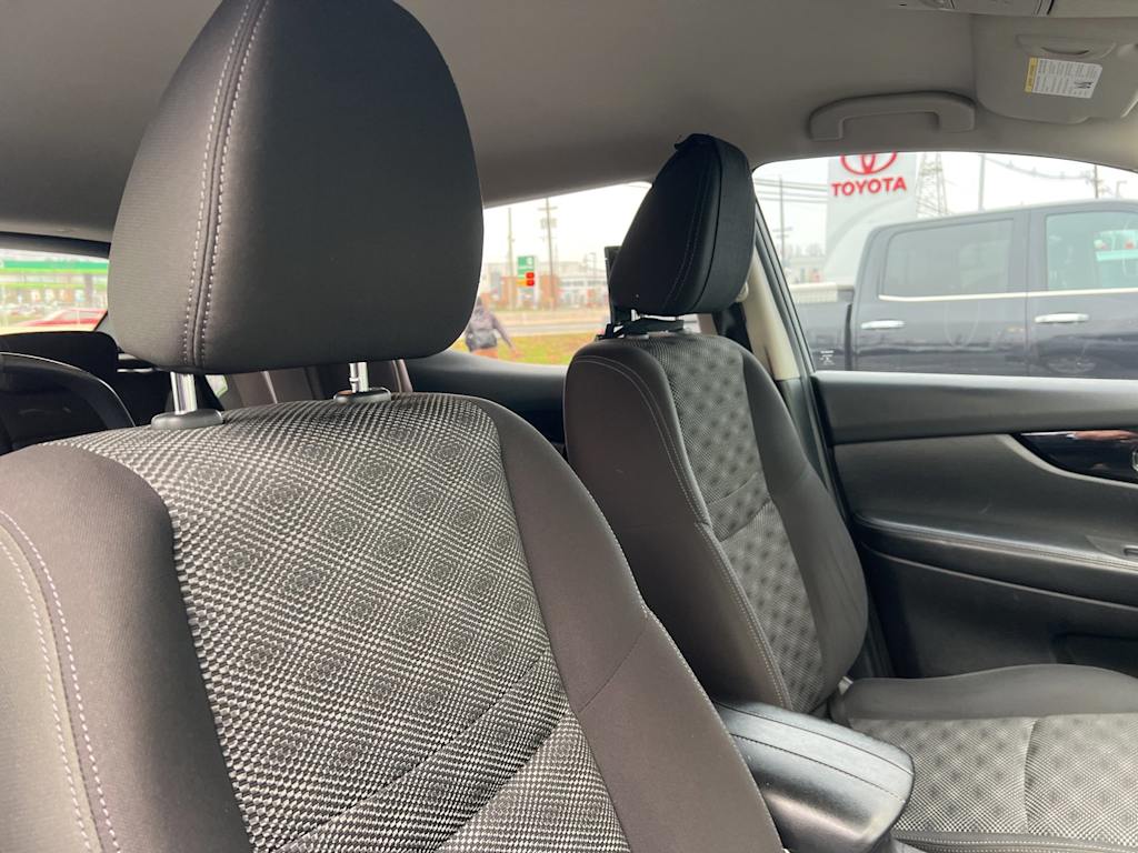 Thumbnail: 2017 Nissan Rogue Sport - 7