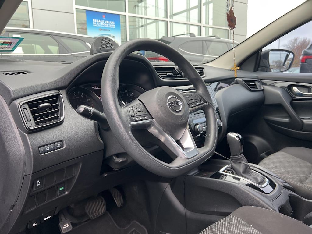 Thumbnail: 2017 Nissan Rogue Sport - 2