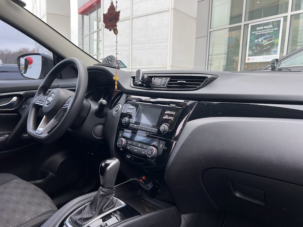 Thumbnail: 2017 Nissan Rogue Sport - 5