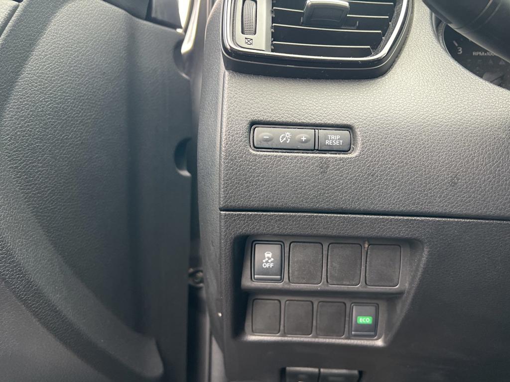 Thumbnail: 2017 Nissan Rogue Sport - 14