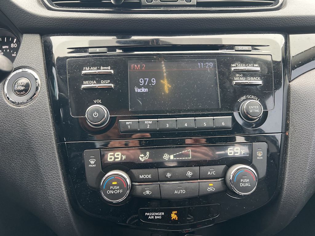 Thumbnail: 2017 Nissan Rogue Sport - 13